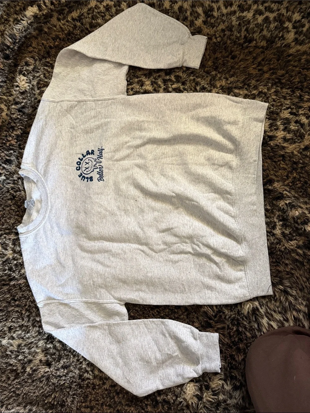 Light Gray Crewneck Sweatshirt with Small Chest Graphic